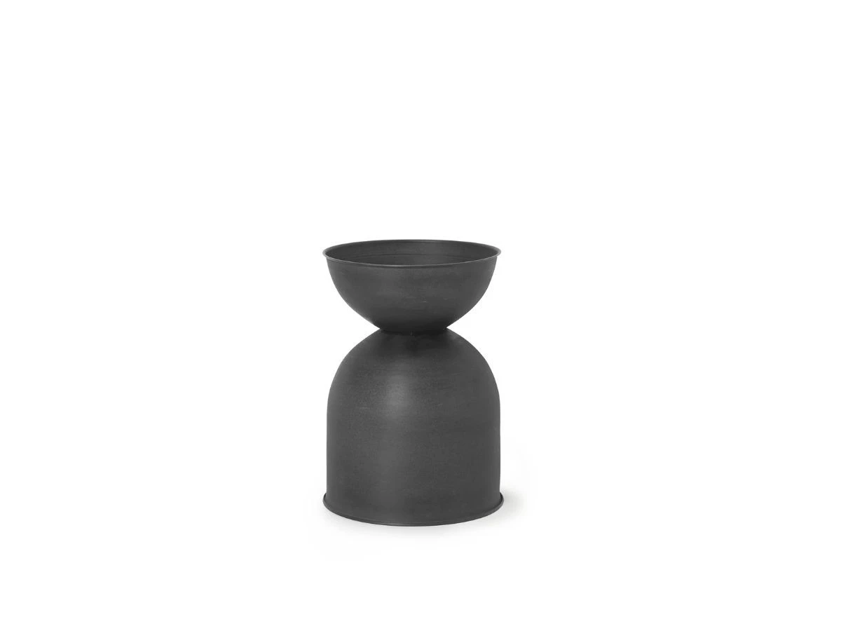 Ferm LIVING Hourglass Pot - Black 6 Ferm LIVING Hourglass Pot - Black - Image 4