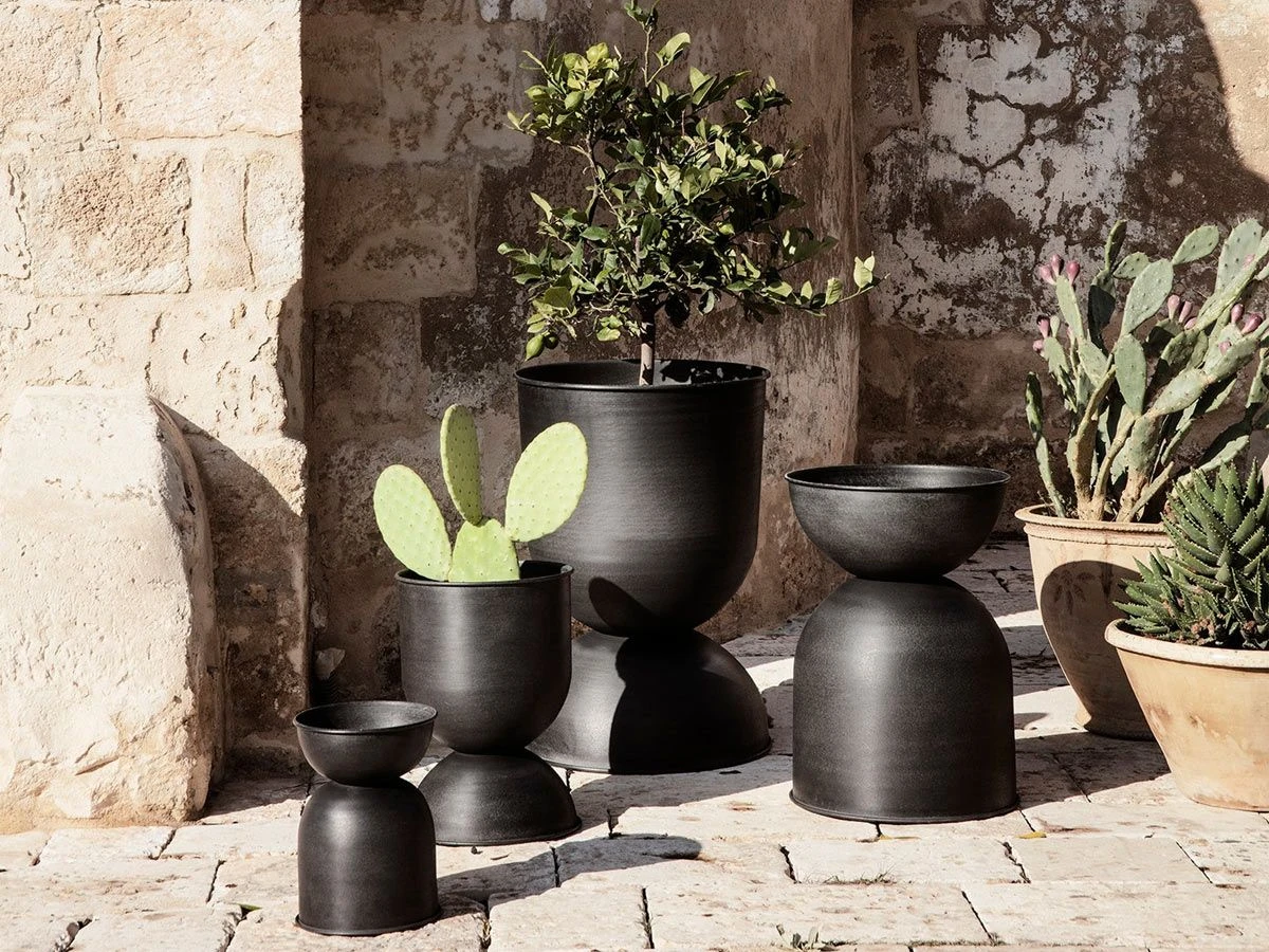 Ferm LIVING Hourglass Pot - Black 15 Ferm LIVING Hourglass Pot - Black - Image 13