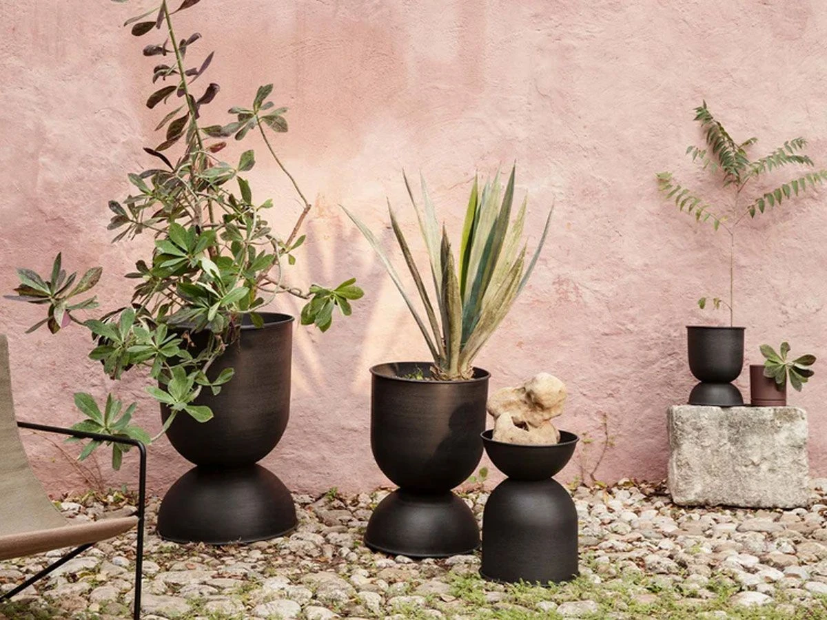 Ferm LIVING Hourglass Pot - Black 7 Ferm LIVING Hourglass Pot - Black - Image 5