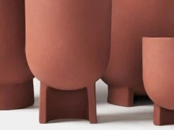 Serene Flowerpot L -Outdoor Furniture serene flowerpot m collection 0002 serene flowerpot m terracotta red detail