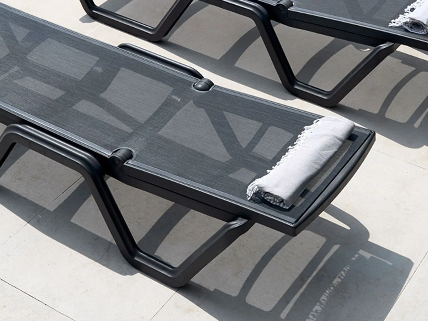 Vela Sunbed 5 Vela Sunbed - Image 3